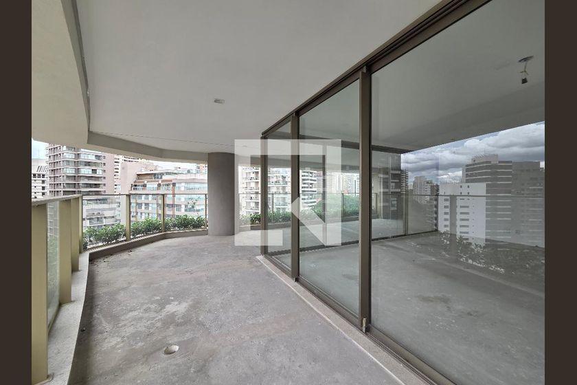 Apartamento à Venda – Moema, 3 Quartos, 221 m² – São Paulo