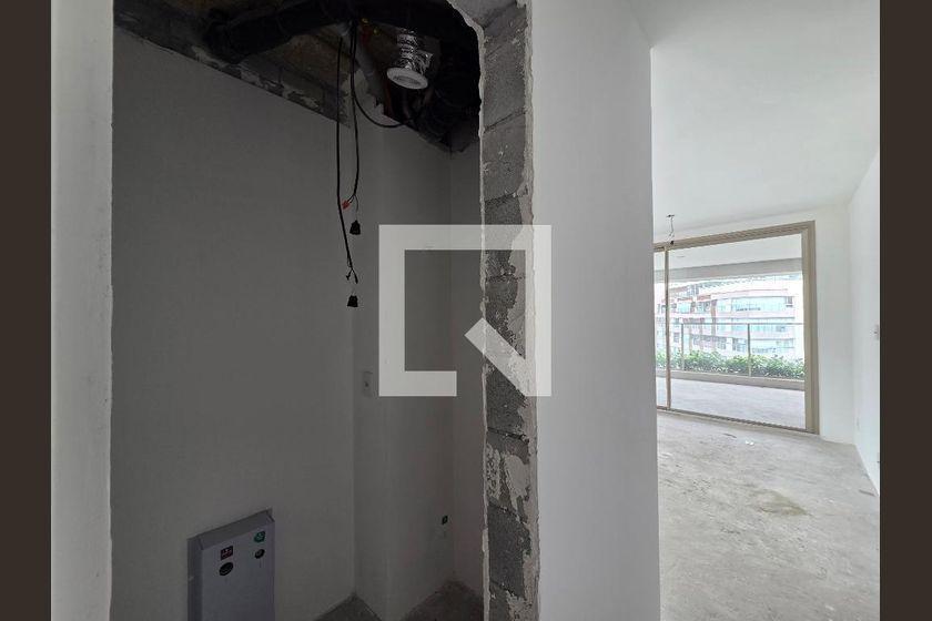 Apartamento à Venda – Moema, 3 Quartos, 221 m² – São Paulo