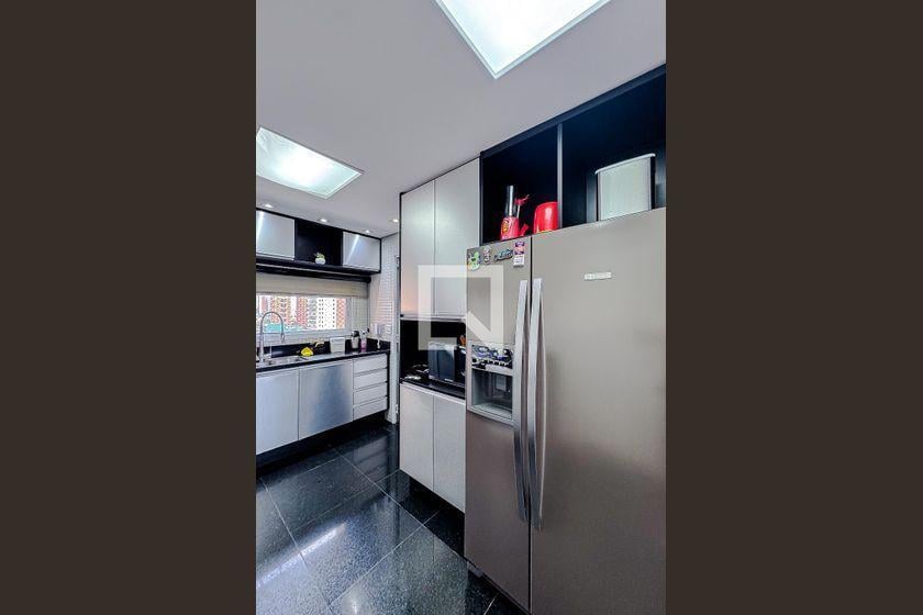 Apartamento à Venda – Tatuapé, 3 Quartos, 224 m² – São Paulo