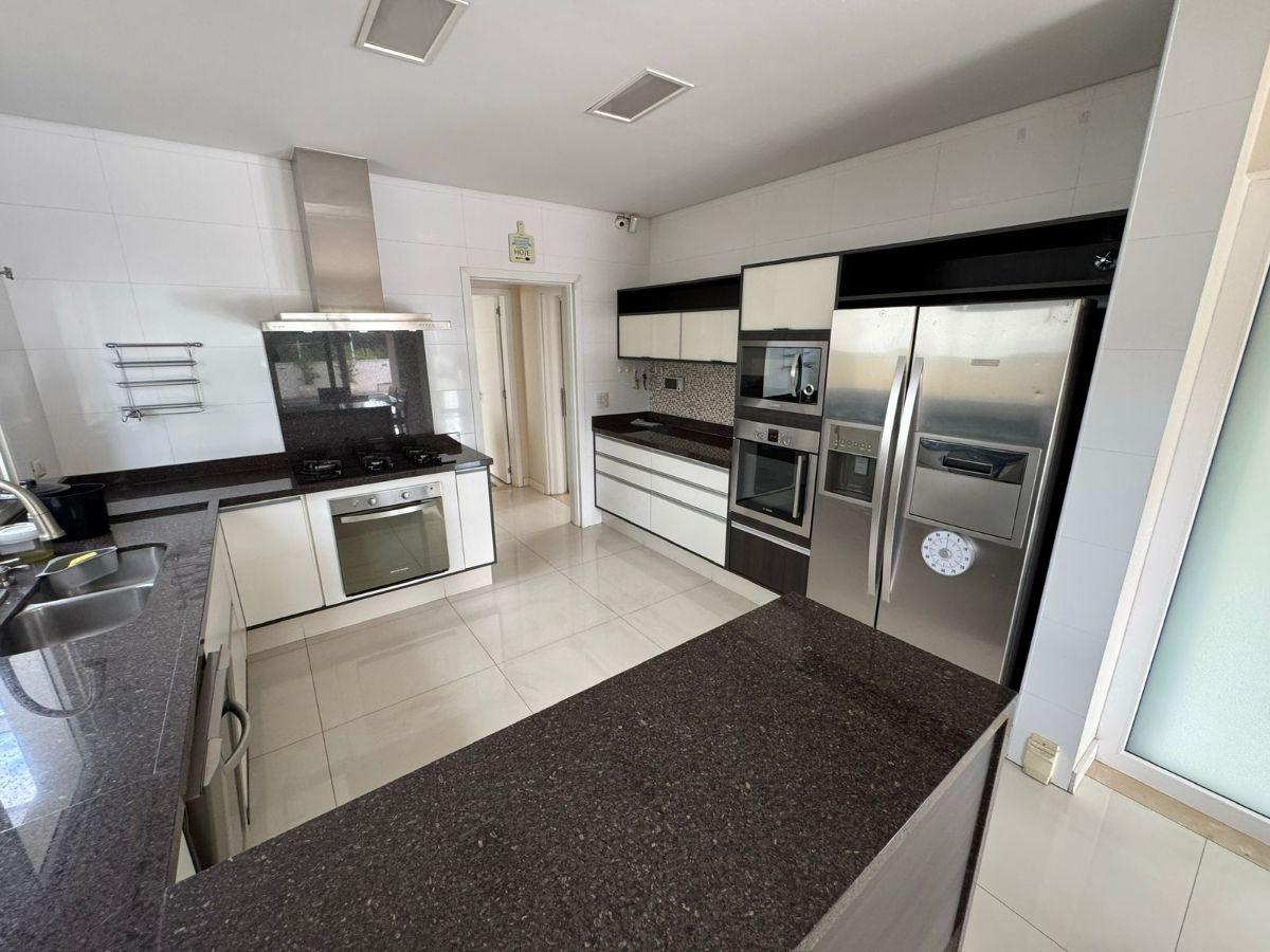 Casa 390 m² à venda no Parque dos Príncipes