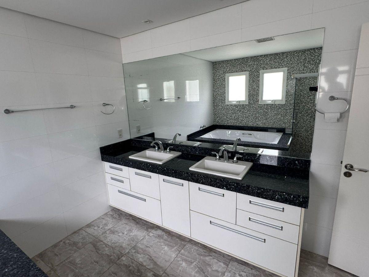 Casa 390 m² à venda no Parque dos Príncipes