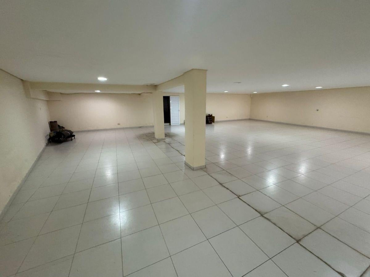Casa 390 m² à venda no Parque dos Príncipes