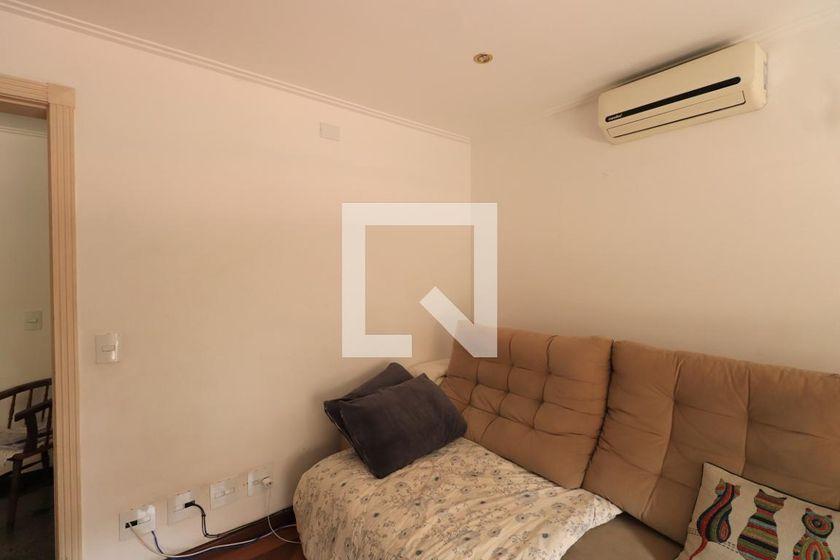 Casa à Venda – Vila Carrão, 4 Quartos, 450 m² – São Paulo