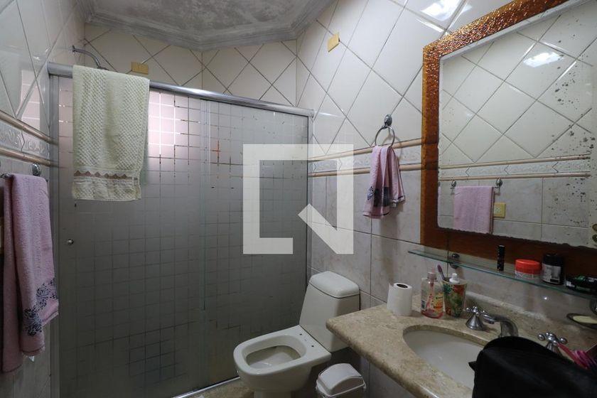 Casa à Venda – Vila Carrão, 4 Quartos, 450 m² – São Paulo
