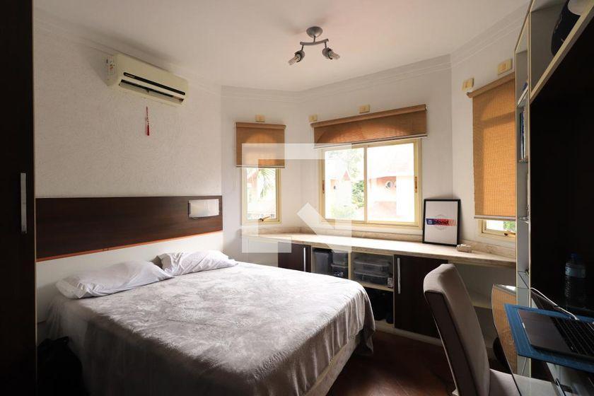 Casa à Venda – Vila Carrão, 4 Quartos, 450 m² – São Paulo