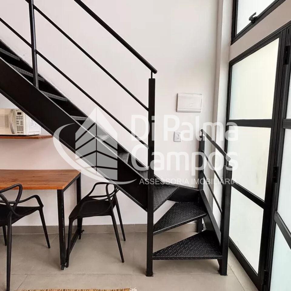 Apartamento mobiliado com 1 quarto e quintal para locação, próximo ao metrô na Vila Mariana