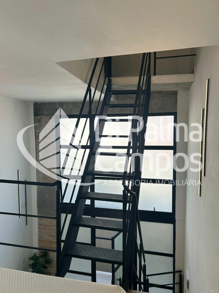 Apartamento mobiliado com 1 quarto e quintal para locação, próximo ao metrô na Vila Mariana