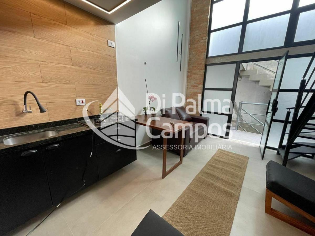 Apartamento mobiliado com 1 quarto e quintal para locação, próximo ao metrô na Vila Mariana