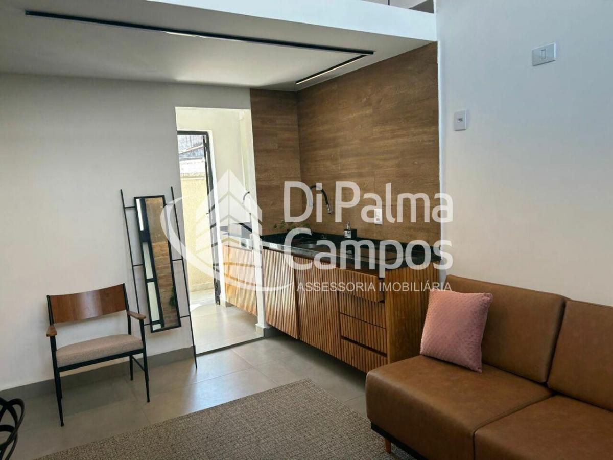 Apartamento mobiliado com 1 quarto e quintal para locação, próximo ao metrô na Vila Mariana