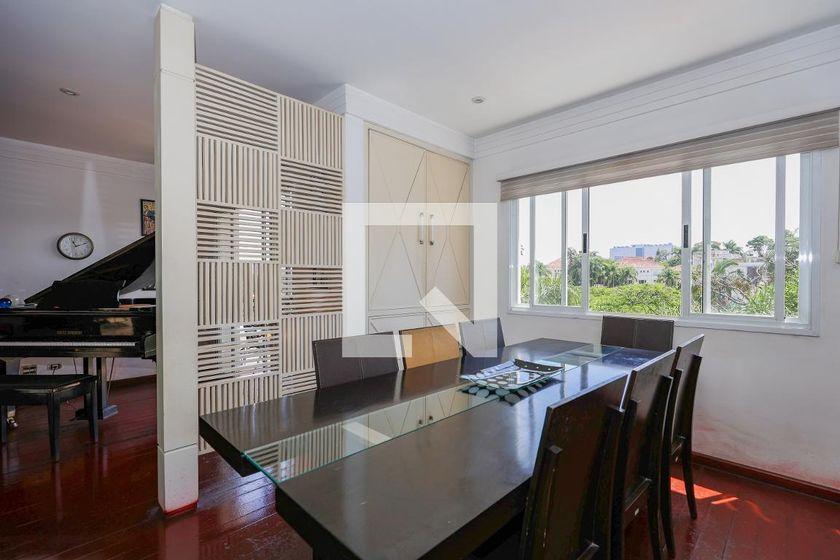 Casa à Venda – Morumbi, 4 Quartos, 550 m² – São Paulo
