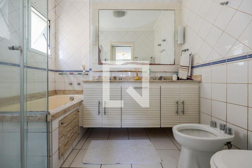 Casa à Venda – Morumbi, 4 Quartos, 550 m² – São Paulo