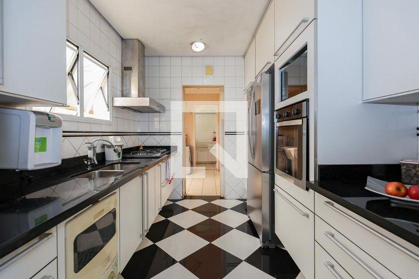 Casa à Venda – Morumbi, 4 Quartos, 550 m² – São Paulo