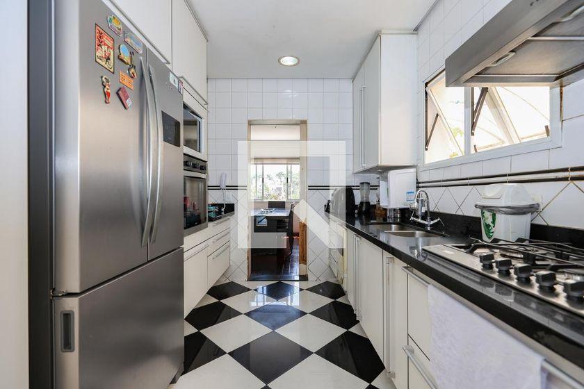 Casa à Venda – Morumbi, 4 Quartos, 550 m² – São Paulo