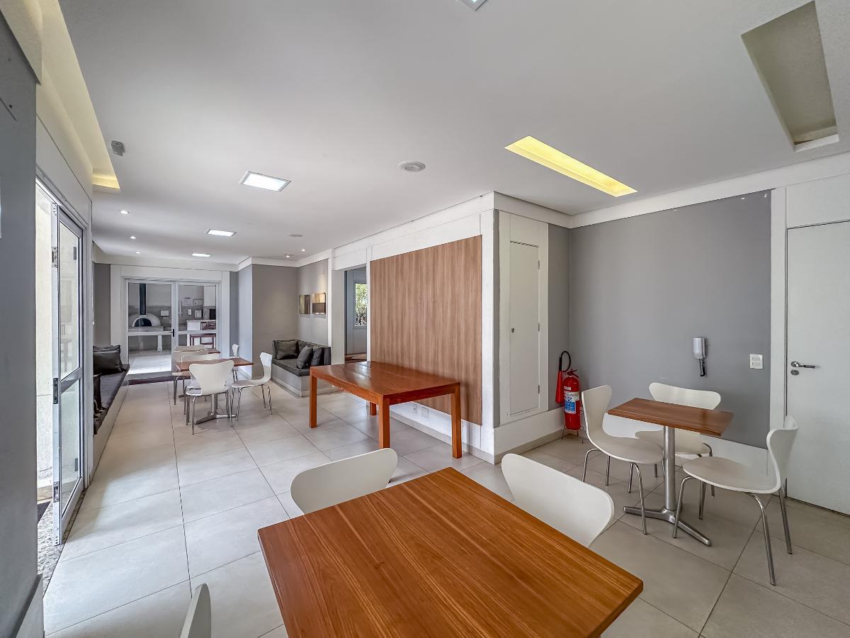 Versátil apartamento tipo para venda em Super Quadra Morumbi com 3 quartos, sendo 1 suíte, 67m²