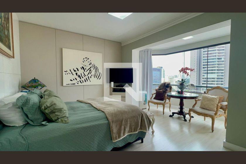 Apartamento à Venda – Pinheiros, 3 Quartos, 200 m² – São Paulo