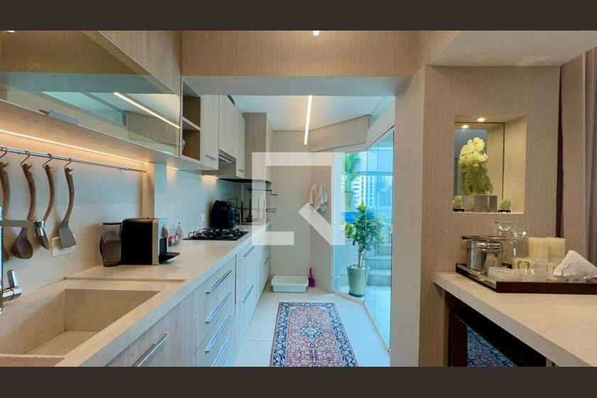 Apartamento à Venda – Pinheiros, 3 Quartos, 200 m² – São Paulo