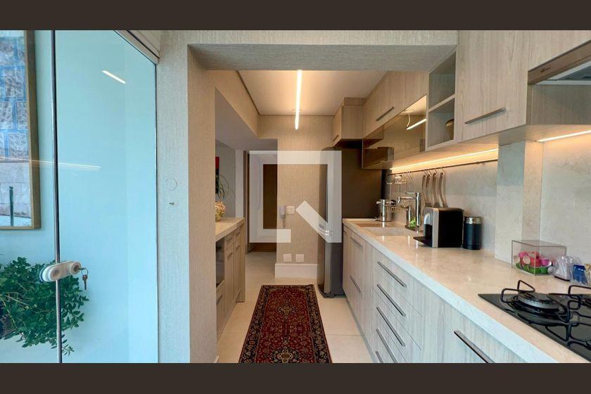 Apartamento à Venda – Pinheiros, 3 Quartos, 200 m² – São Paulo