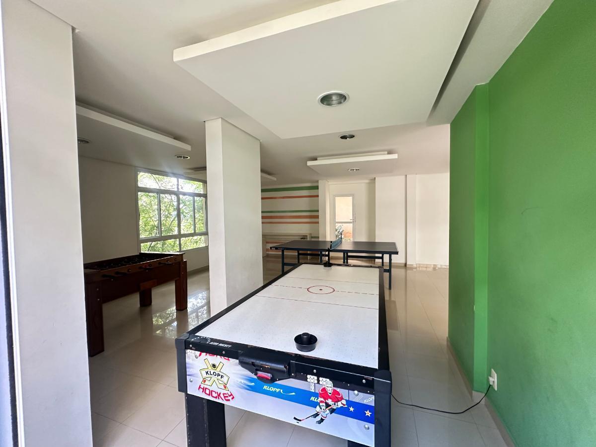 Atraente apartamento tipo para locação em Vila Suzana com 2 quartos, sendo 1 suíte, 80m²