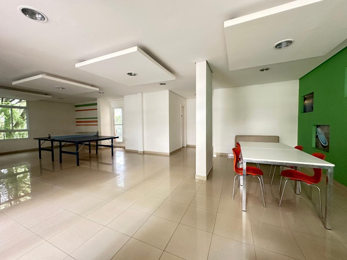 Atraente apartamento tipo para locação em Vila Suzana com 2 quartos, sendo 1 suíte, 80m²