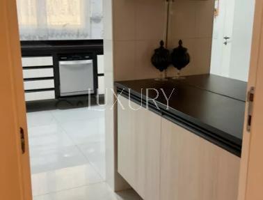 Apartamento com 210 m², 4 quartos sendo 4 suítes à venda no bairro Moema.