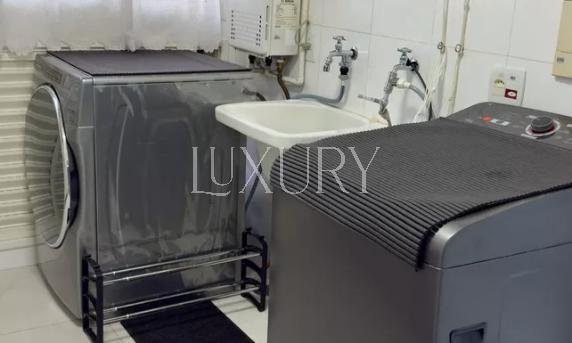 Apartamento com 210 m², 4 quartos sendo 4 suítes à venda no bairro Moema.