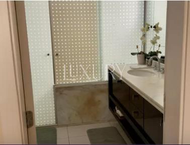 Apartamento com 210 m², 4 quartos sendo 4 suítes à venda no bairro Moema.