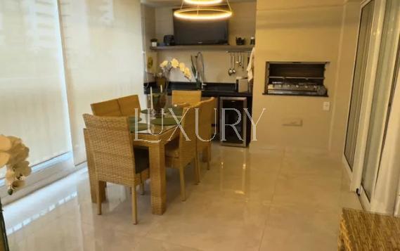 Apartamento com 210 m², 4 quartos sendo 4 suítes à venda no bairro Moema.