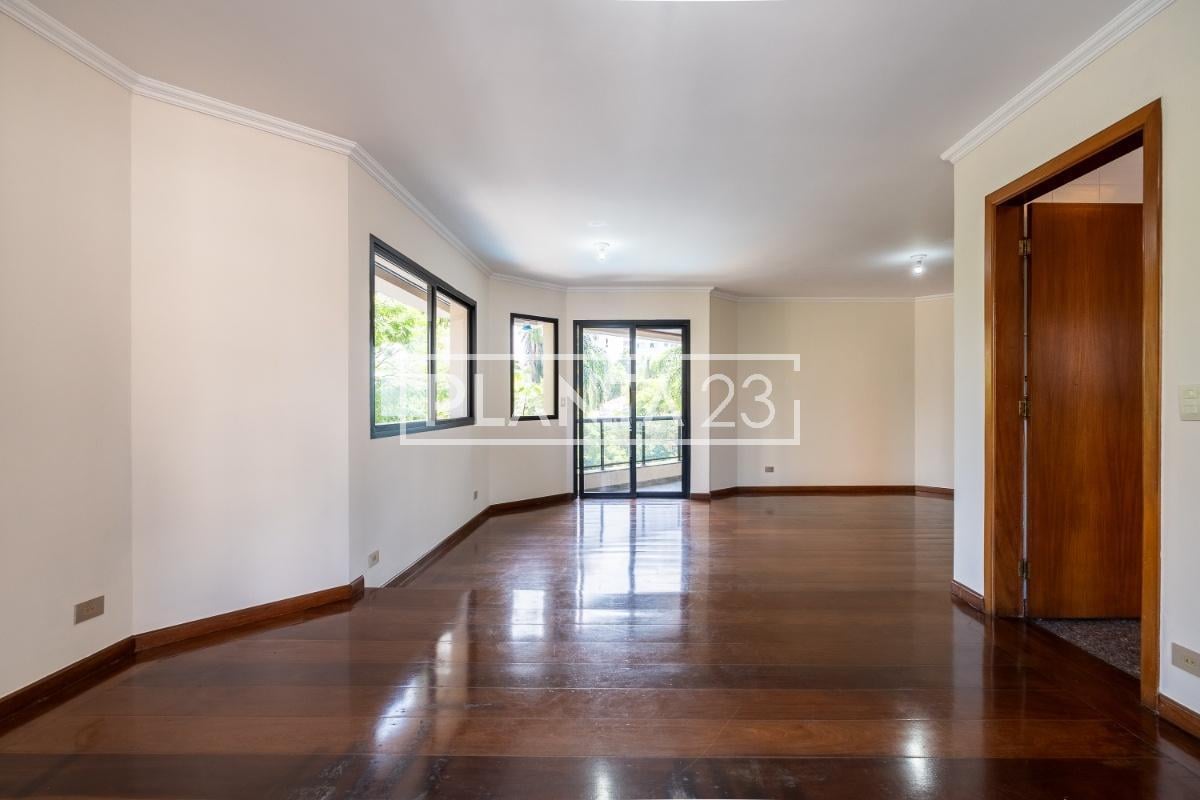 Apartamento com 178 m², 4 quartos sendo 2 suítes à venda no bairro Moema Índios.