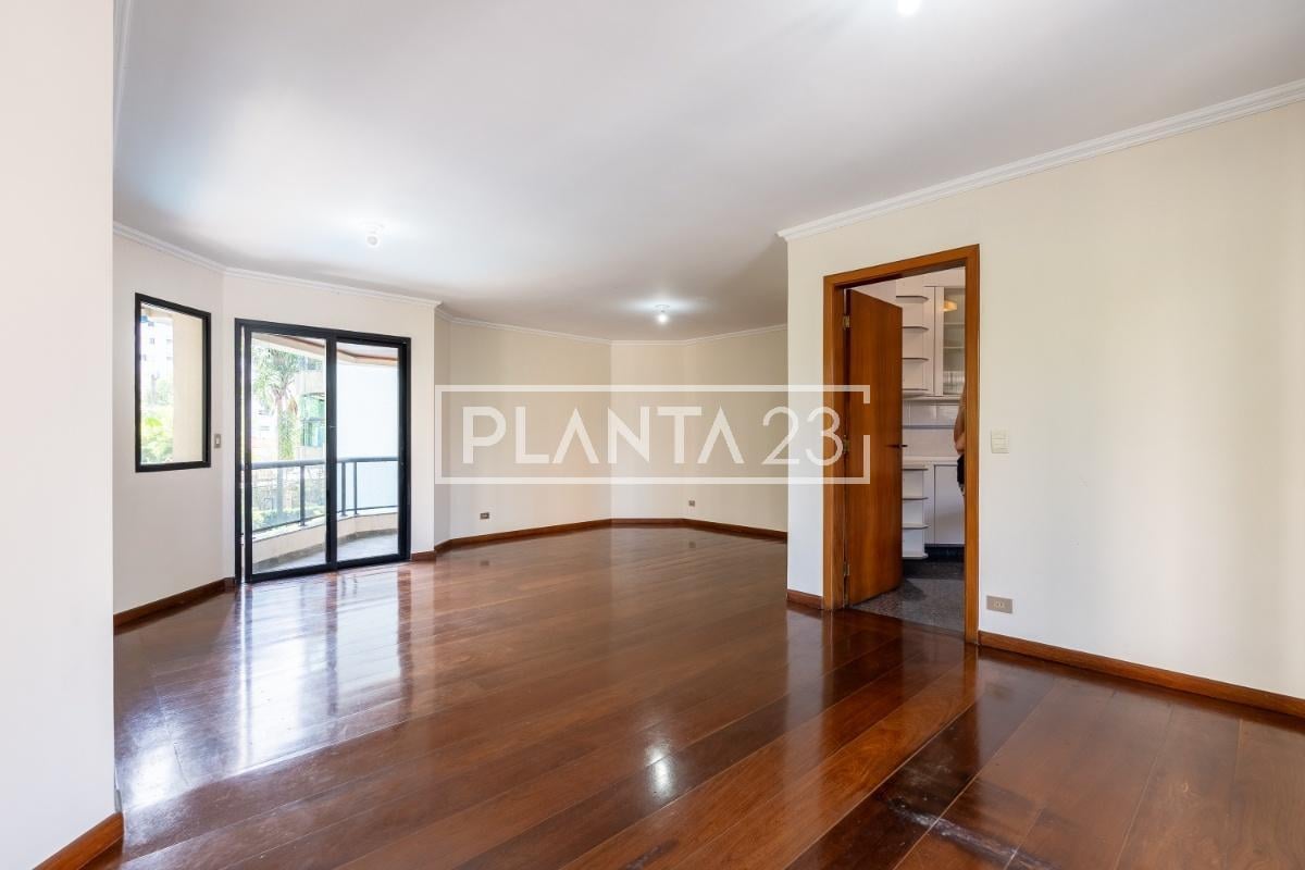 Apartamento com 178 m², 4 quartos sendo 2 suítes à venda no bairro Moema Índios.