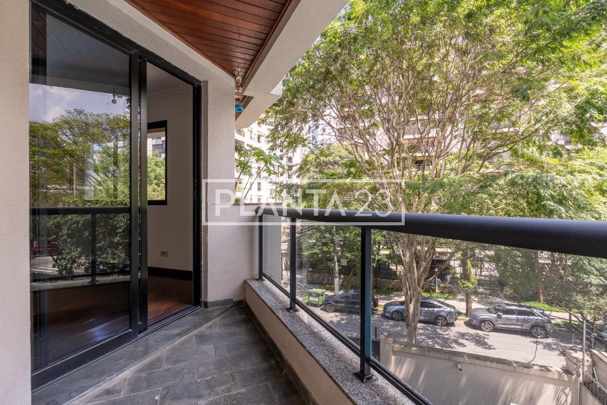 Apartamento com 178 m², 4 quartos sendo 2 suítes à venda no bairro Moema Índios.