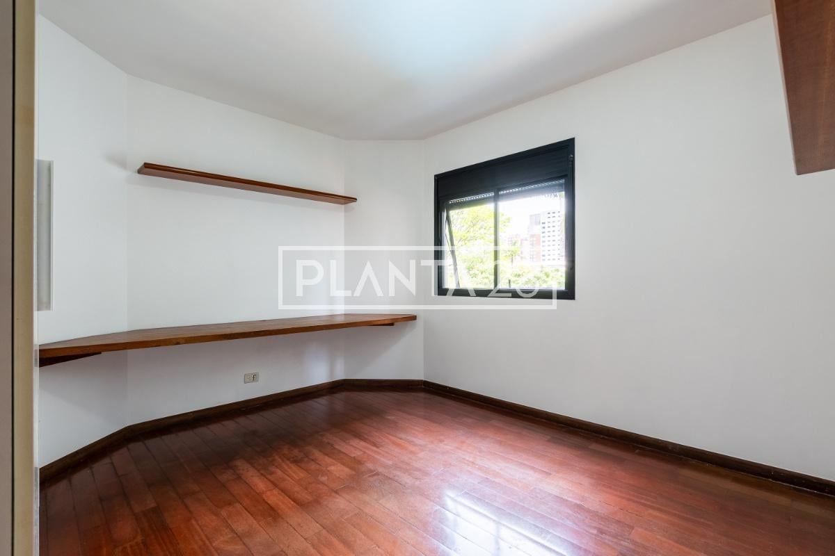 Apartamento com 178 m², 4 quartos sendo 2 suítes à venda no bairro Moema Índios.