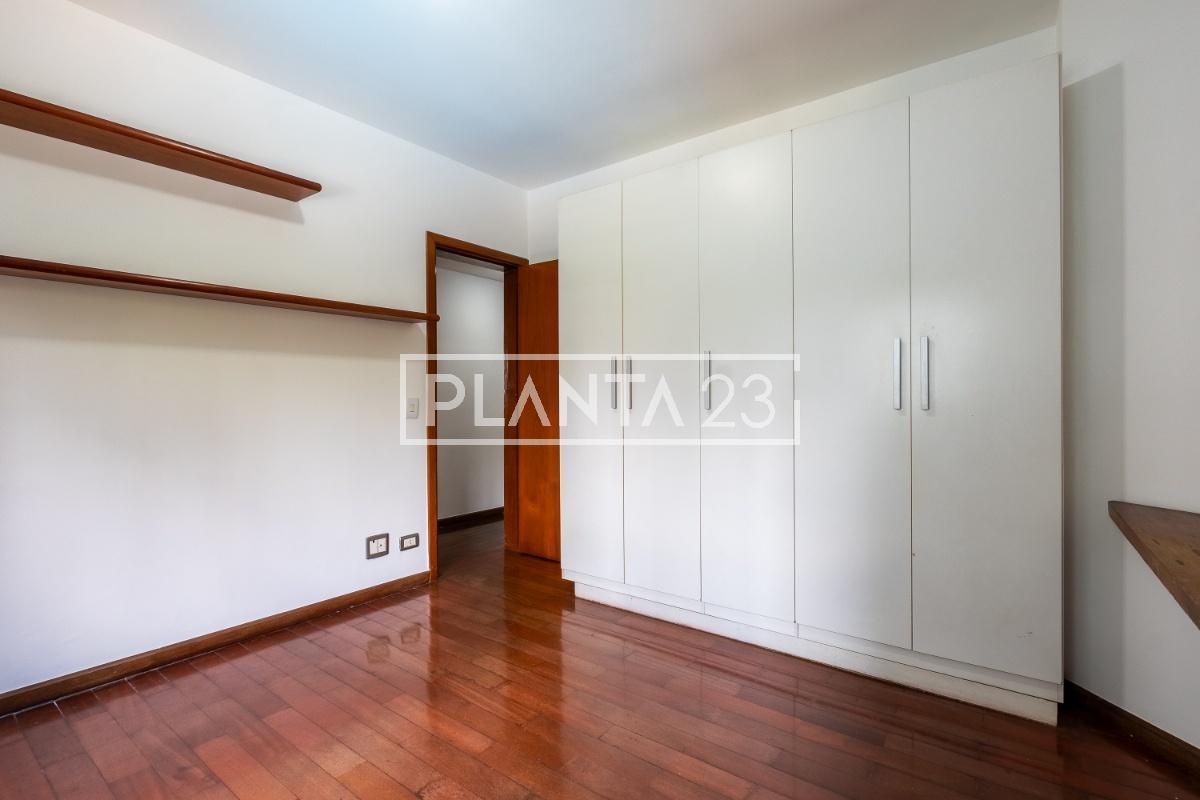 Apartamento com 178 m², 4 quartos sendo 2 suítes à venda no bairro Moema Índios.