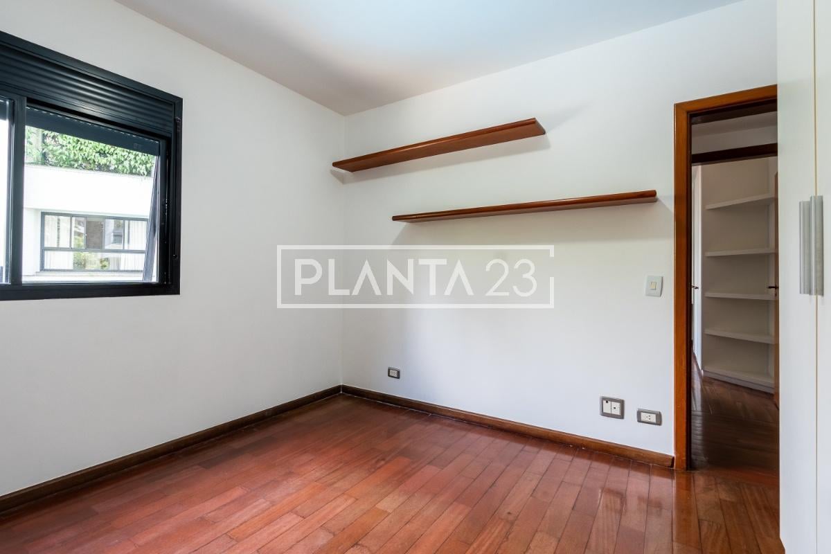 Apartamento com 178 m², 4 quartos sendo 2 suítes à venda no bairro Moema Índios.