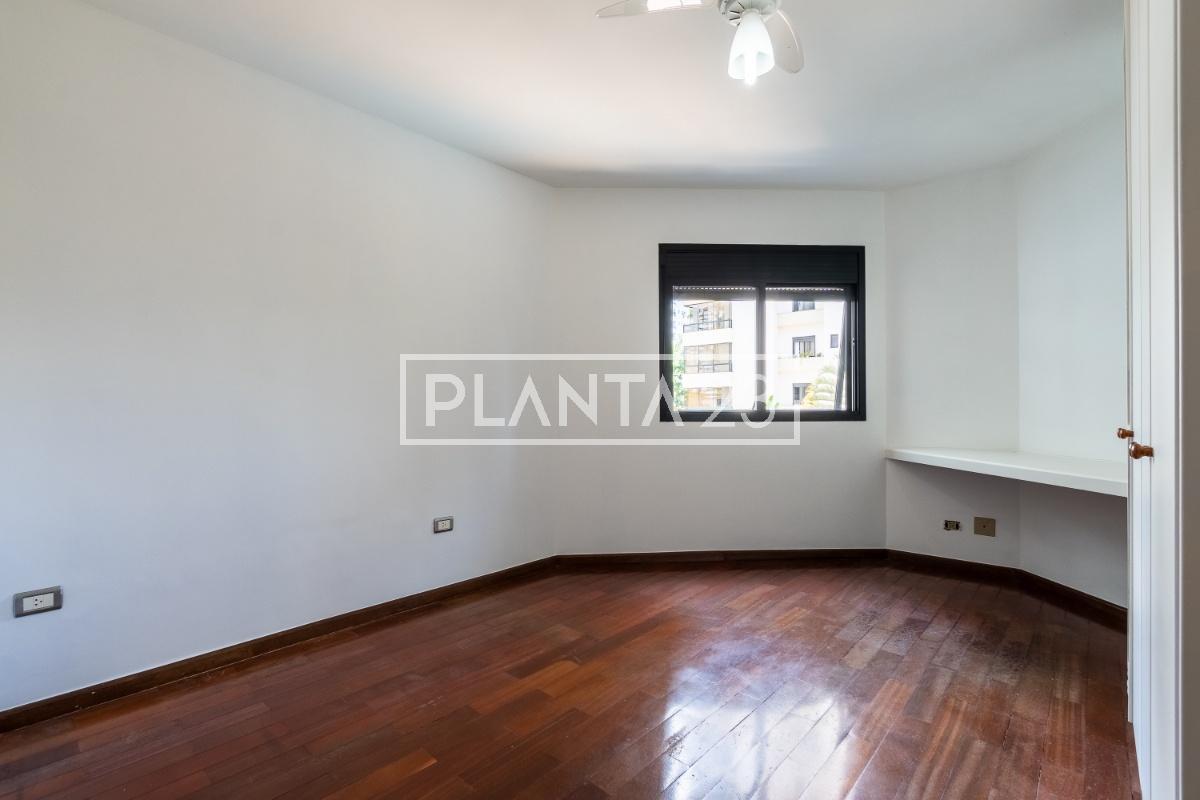 Apartamento com 178 m², 4 quartos sendo 2 suítes à venda no bairro Moema Índios.
