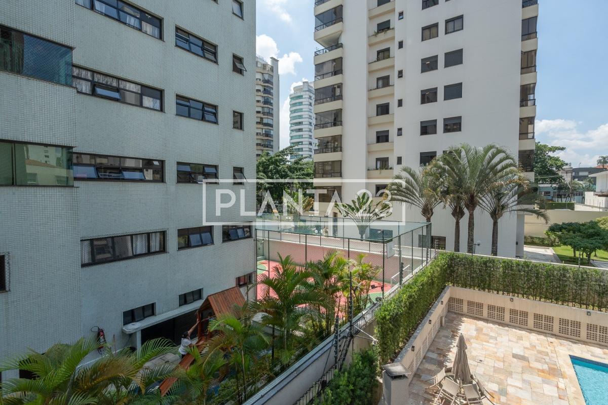 Apartamento com 178 m², 4 quartos sendo 2 suítes à venda no bairro Moema Índios.