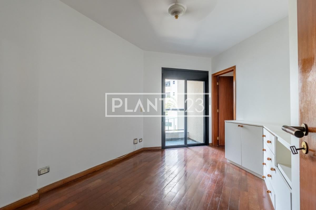 Apartamento com 178 m², 4 quartos sendo 2 suítes à venda no bairro Moema Índios.