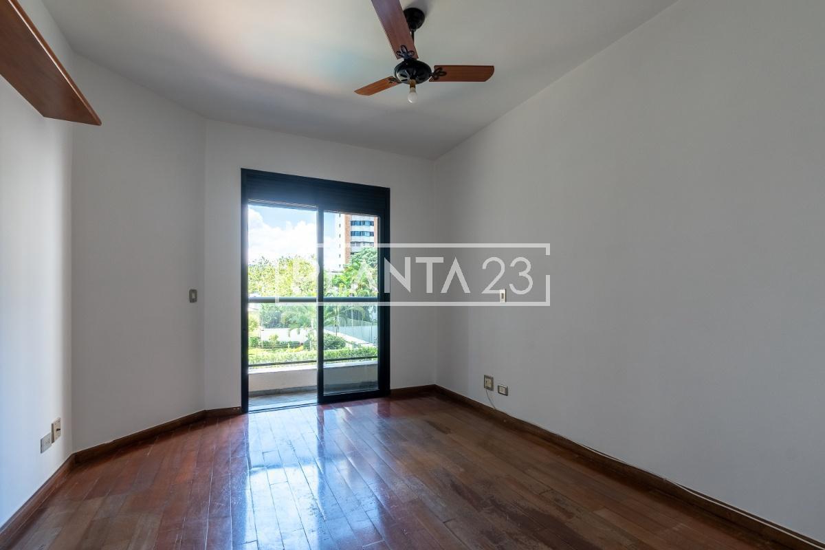 Apartamento com 178 m², 4 quartos sendo 2 suítes à venda no bairro Moema Índios.