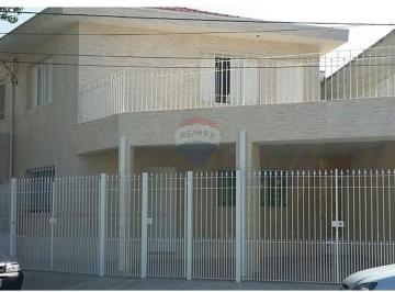 Sobrado Reformado com Terraço e 3 Quartos em SP!