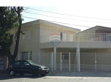 Sobrado Reformado com Terraço e 3 Quartos em SP!