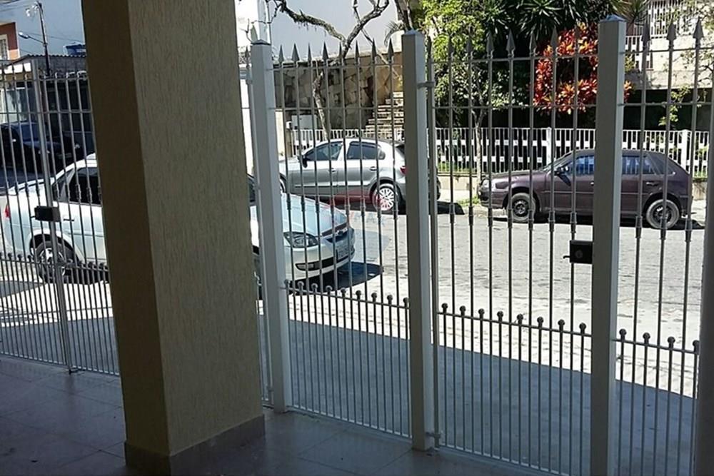 Sobrado Reformado com Terraço e 3 Quartos em SP!