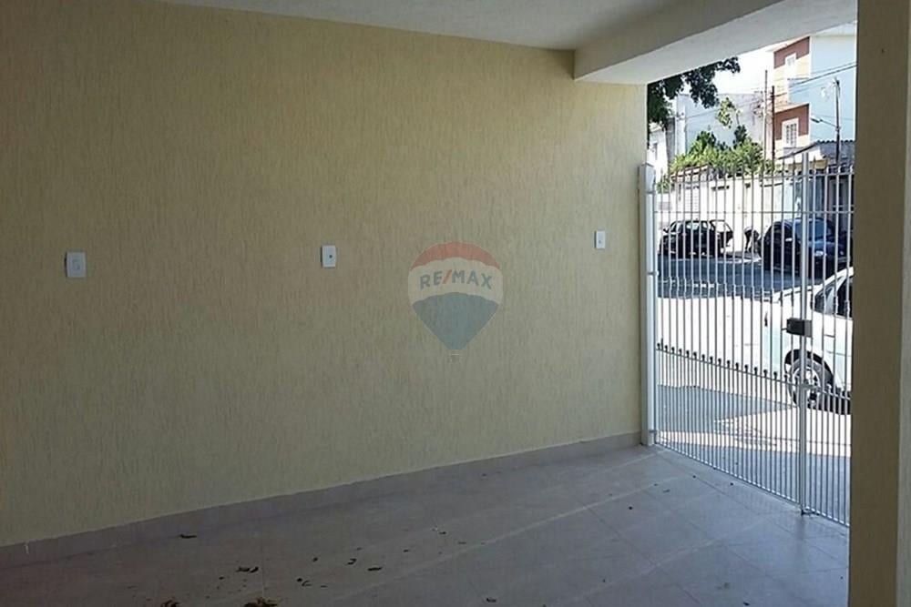 Sobrado Reformado com Terraço e 3 Quartos em SP!