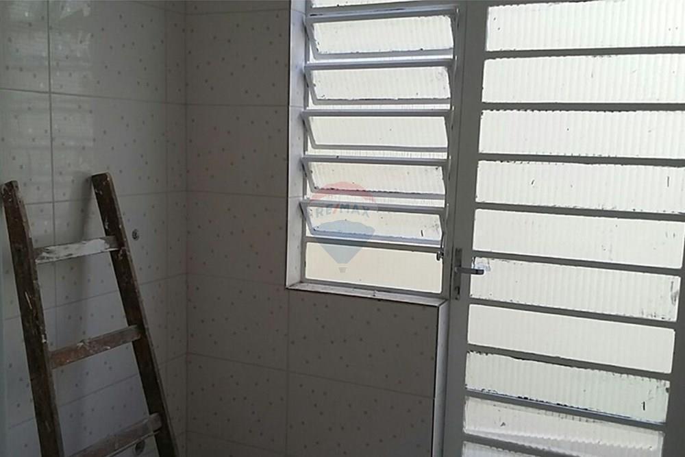 Sobrado Reformado com Terraço e 3 Quartos em SP!
