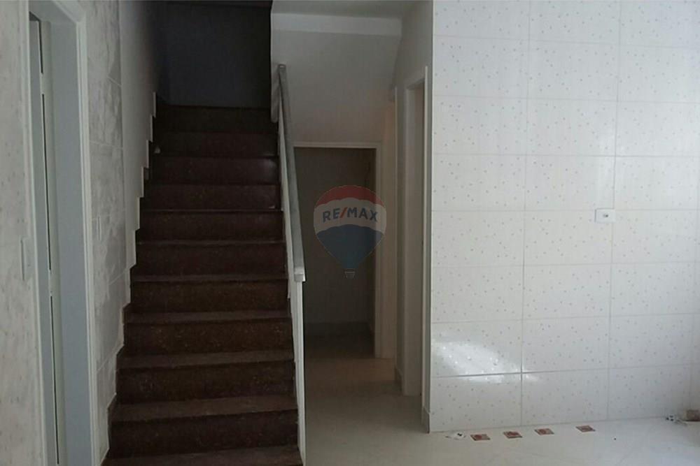 Sobrado Reformado com Terraço e 3 Quartos em SP!