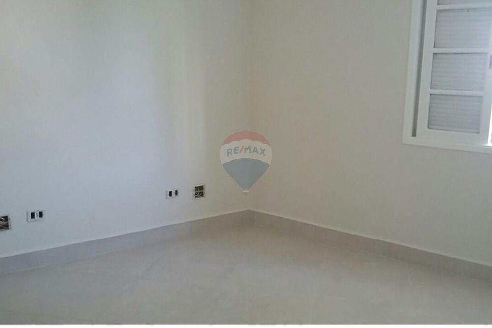 Sobrado Reformado com Terraço e 3 Quartos em SP!