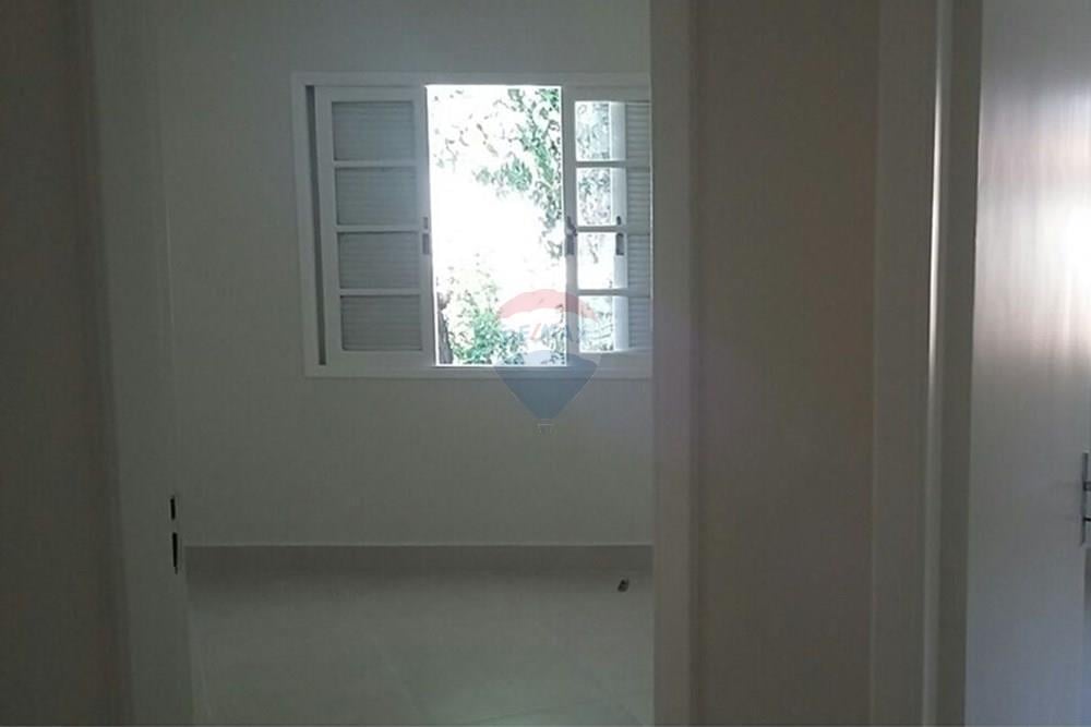 Sobrado Reformado com Terraço e 3 Quartos em SP!