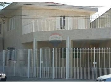 Sobrado Reformado com Terraço e 3 Quartos em SP!