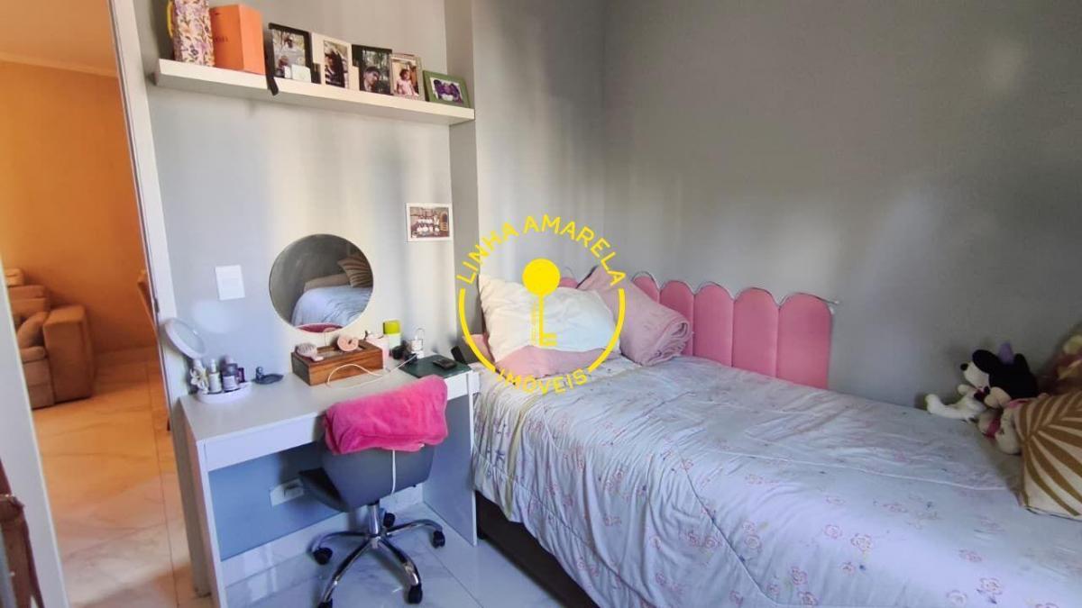 Apartamento com ótima localização 2 Dormitórios e 1 vaga coberta