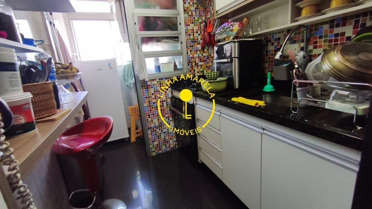 Apartamento com ótima localização 2 Dormitórios e 1 vaga coberta