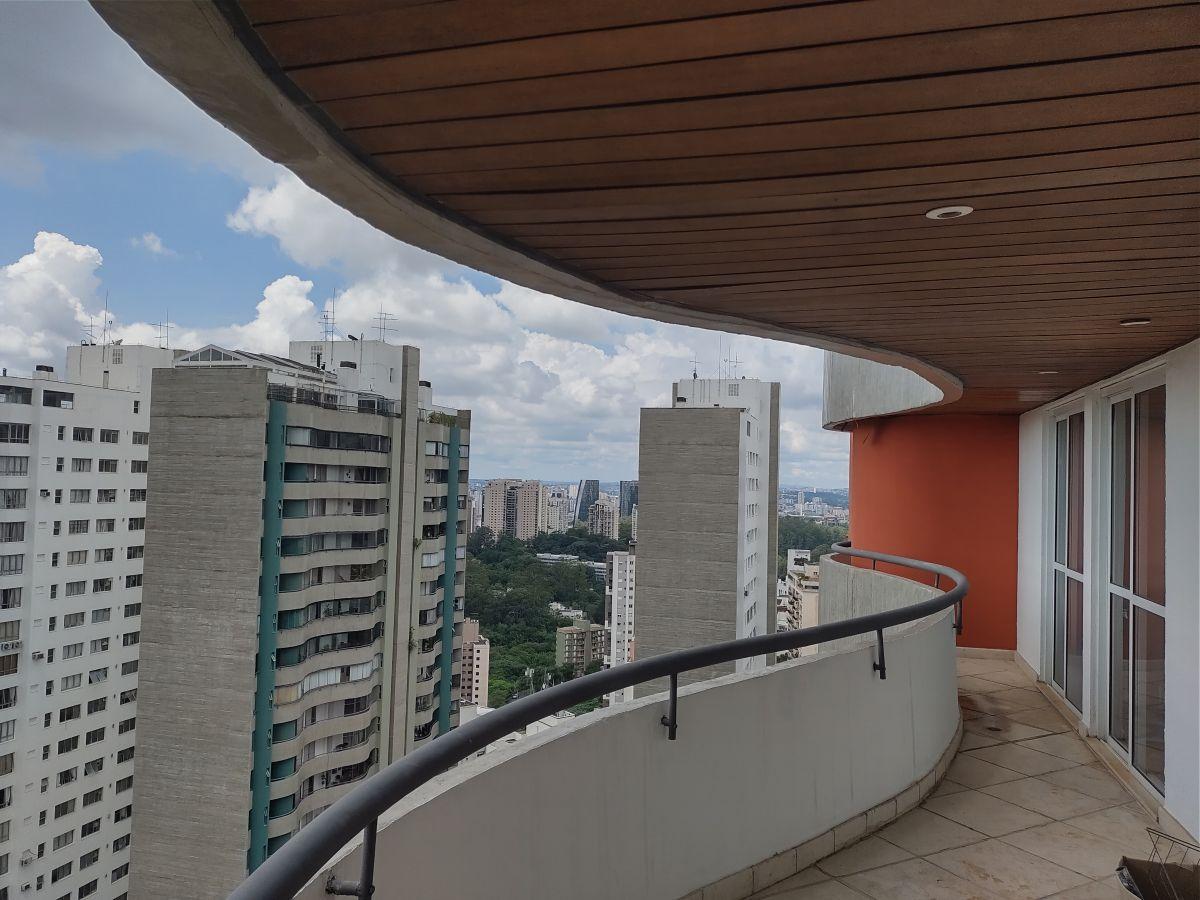 Cobertura-Duplex 309 M² Reformada 4 Dormitórios 4 Vagas + Depósito e Lazer de Clube