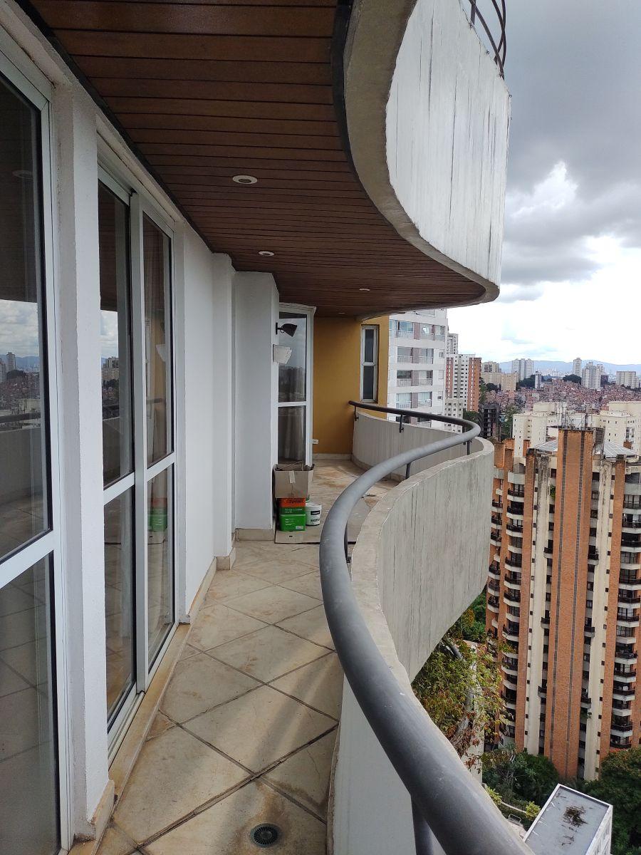Cobertura-Duplex 309 M² Reformada 4 Dormitórios 4 Vagas + Depósito e Lazer de Clube